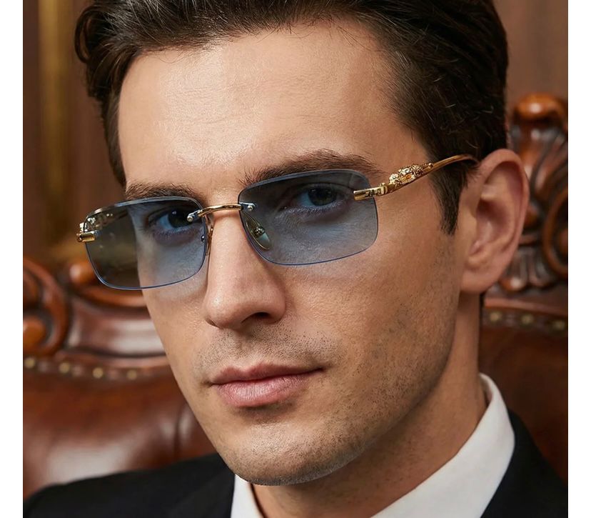 Óculos Masculino Cartier – Armação Dourada Sem Aro com Detalhe Jaguar