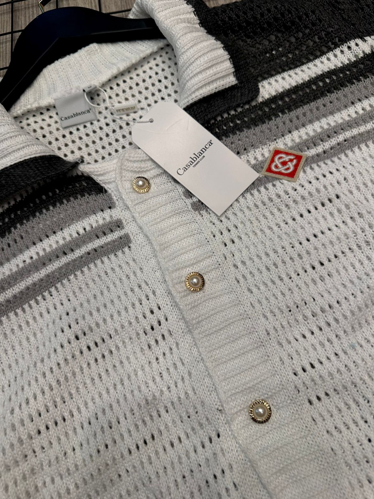 Conjunto Casablanca branco com listras cinza em crochê. Limitado.