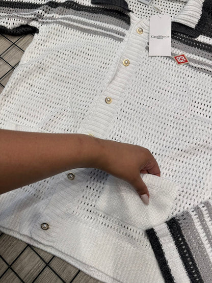 Conjunto Casablanca branco com listras cinza em crochê. Limitado.